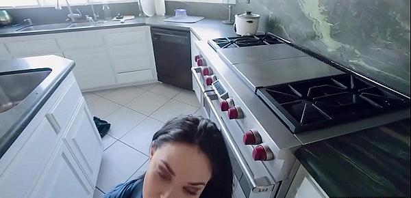  My busty MILF mommy cant cook but she loves sucking